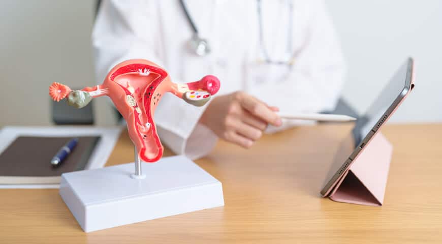 PCOS (zespół policystycznych jajników) – przyczyny, objawy i diagnostyka