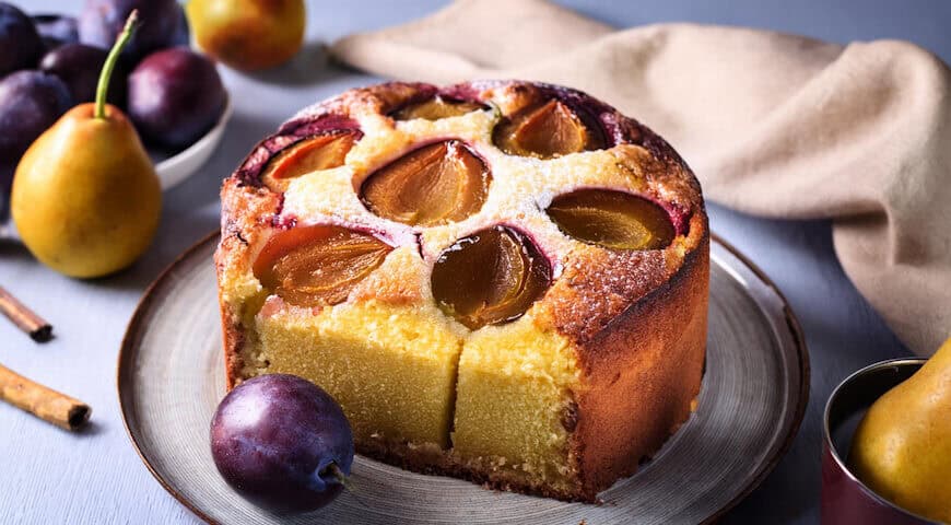Ciasto ze śliwkami i gruszką o smaku wanilii_mitomed
