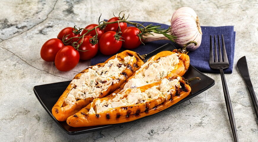 Pieczone papryki ramiro – łódeczki z kremem nerkowcowym